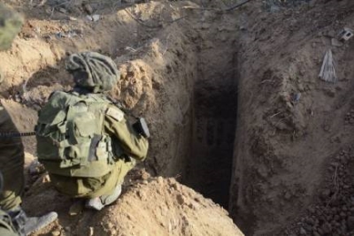 IDF_Soldiers_Uncover_Tunnels_in_Gaza_14513059999_1 
            
